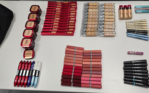 POL-COE: Münster, Dülmen, A43/ Mutmaßlich gestohlene Kosmetikartikel sichergestellt - Foto: presseportal.de