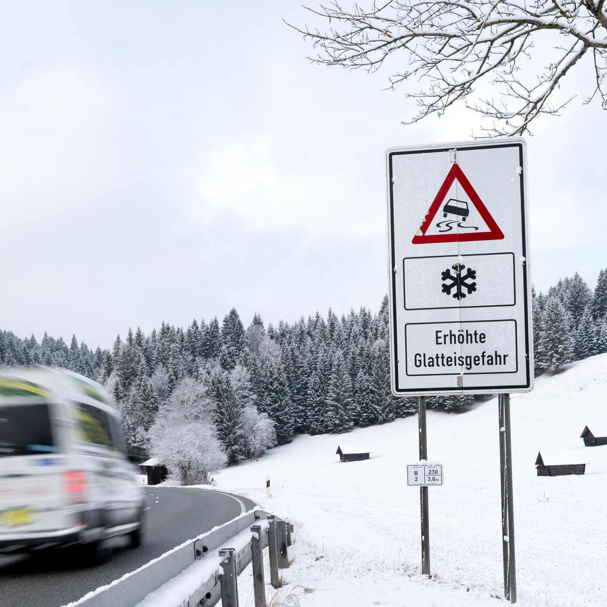 Einige Einsätze gab es bereits wegen des Wetters. - Foto: Sven Hoppe/dpa