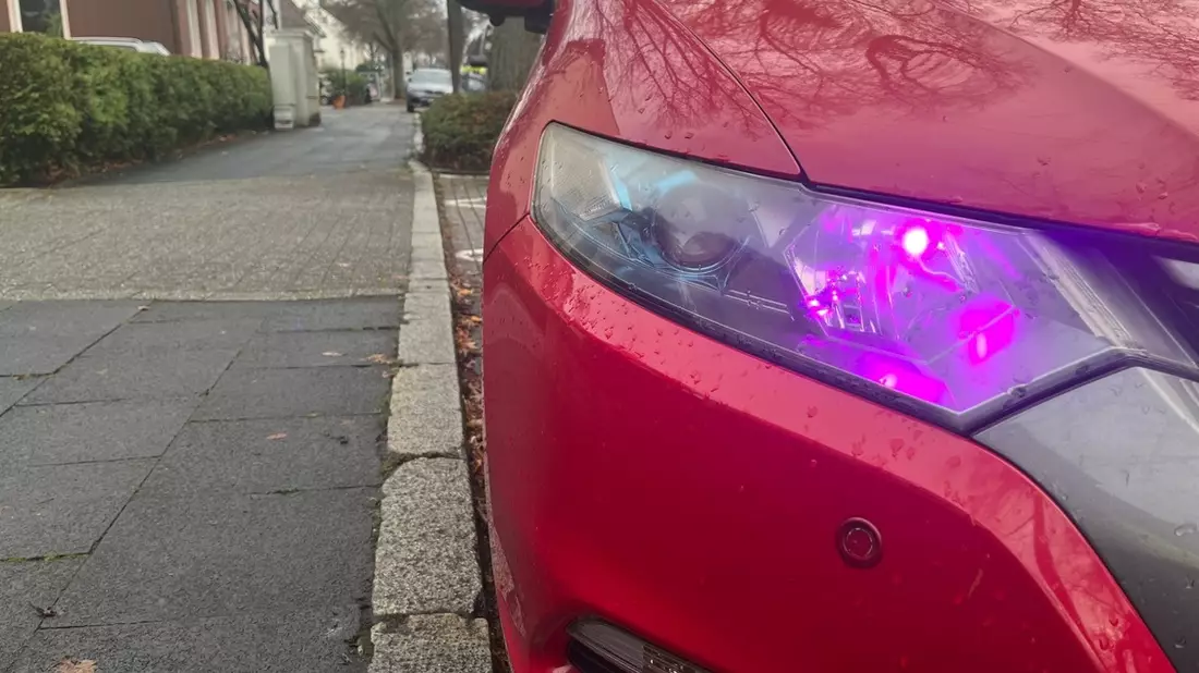 POL-HA: Pinke Scheinwerfer - Beamte des Verkehrsdienstes der Polizei Hagen untersagen 36-jähriger Autofahrerin die Weiterfahrt - Bild: presseportal.de