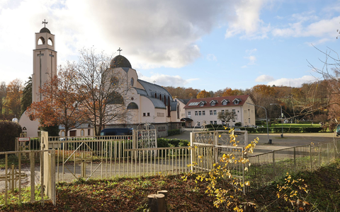 Vor dem Kloster wurde das Baby gefunden. - Foto: Christian Lademann/dpa
