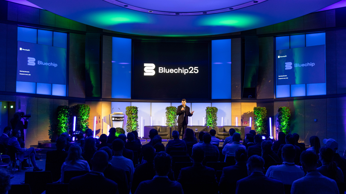 Bluechip-CEO Benjamin Levit on stage - Foto: Bluechip/Wolfgang Springler über pressetext.de