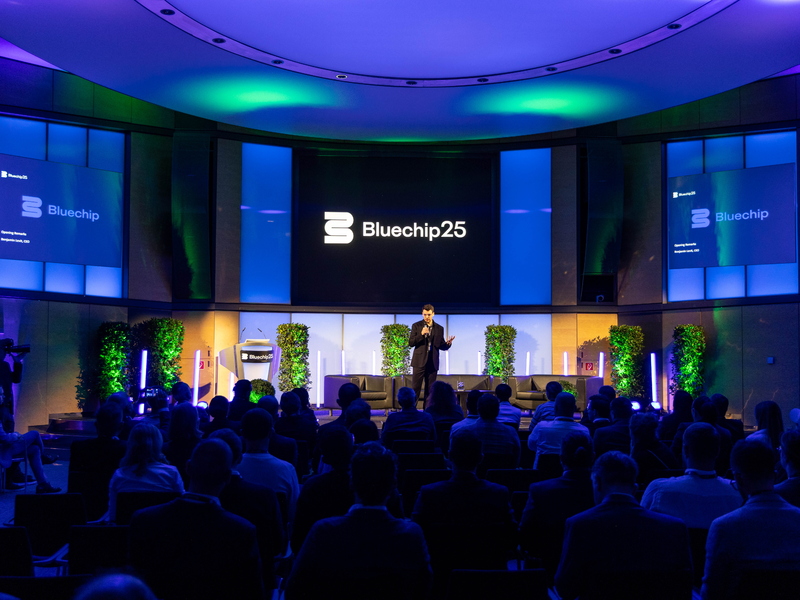 Bluechip-CEO Benjamin Levit on stage - Foto: Bluechip/Wolfgang Springler über pressetext.de