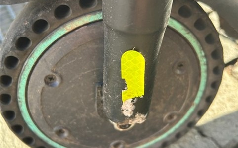 POL-PIKUS: E-Scooter-Fahrer verletzt - Pkw-Fahrer türmt - Foto: presseportal.de