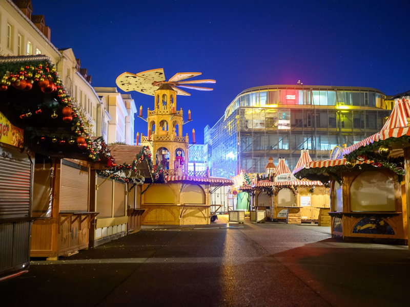 Der Magdeburger Weihnachtsmarkt wartete bis zuletzt auf die offizielle Genehmigung - nun kann es übermorgen losgehen. (Archivbild) - Foto: Klaus-Dietmar Gabbert/dpa