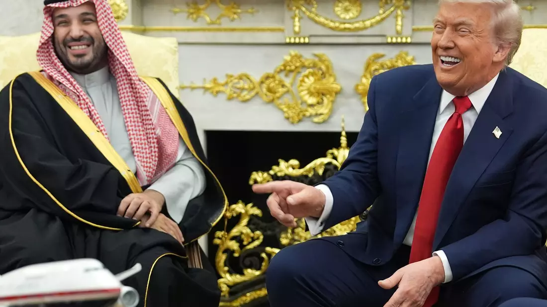 Saudi-Arabiens Kronprinz bekommt einen herzlichen Empfang vom US-Präsidenten im Weißen Haus.  - Bild: Evan Vucci/AP/dpa