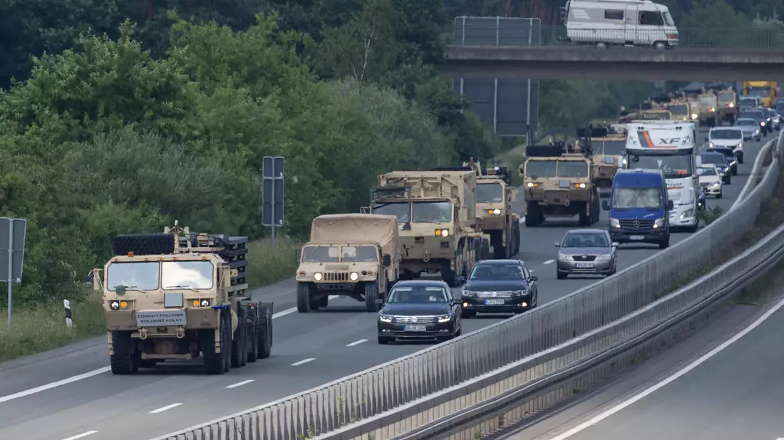 In Notfallsituationen sollen Militärs künftig von bestimmten Regeln für den Güterverkehr ausgenommen werden. (Archivbild) - Bild: Friso Gentsch/dpa