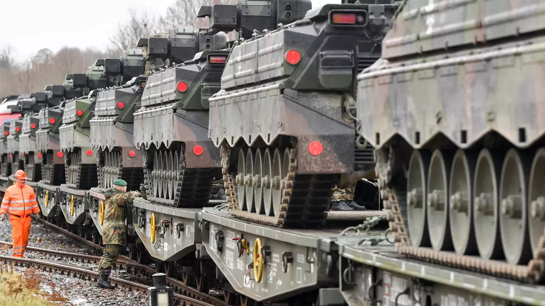 Der grenzüberschreitende Transport von schwerer Ausrüstung bereit Militärplanern oft Sorgen - die EU-Kommission will Schwierigkeiten nun angehen. (Archivbild)  - Bild: Hendrik Schmidt/dpa-Zentralbild/ZB