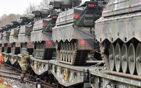 Der grenzüberschreitende Transport von schwerer Ausrüstung bereit Militärplanern oft Sorgen - die EU-Kommission will Schwierigkeiten nun angehen. (Archivbild)  - Foto: Hendrik Schmidt/dpa-Zentralbild/ZB