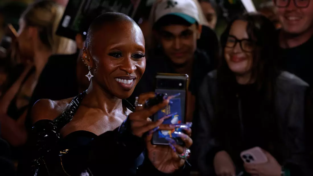 Interview-Sequenzen von Cynthia Erivo und Ariana Grande gingen zur Freude vieler Fans in den sozialen Medien viral (Archivbild). - Bild: Millie Turner/Invision/AP/dpa