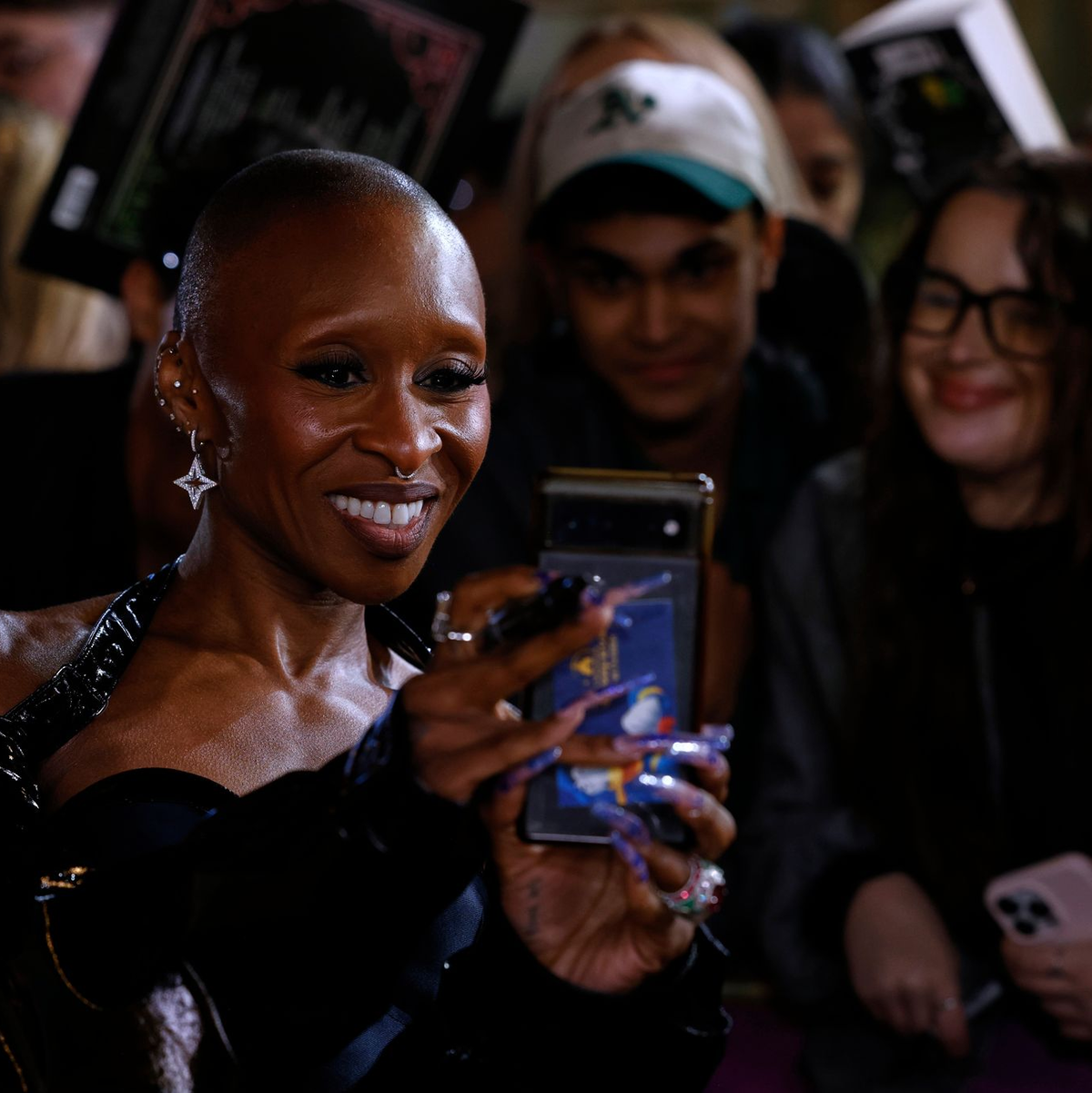 Interview-Sequenzen von Cynthia Erivo und Ariana Grande gingen zur Freude vieler Fans in den sozialen Medien viral (Archivbild). - Foto: Millie Turner/Invision/AP/dpa