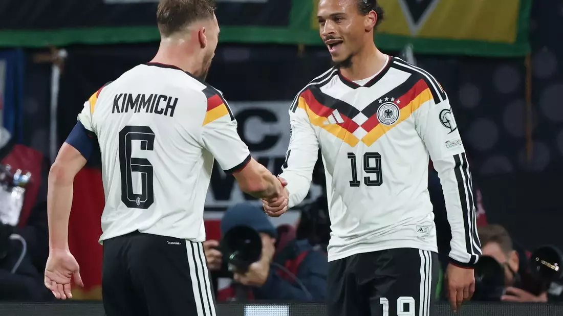 WM-tauglich: Kimmich und Sané beim 6:0. - Bild: Jan Woitas/dpa