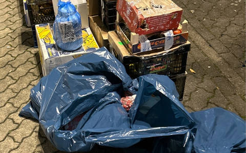 HZA-BI: Zwei Tonnen verbotene Lebensmittel sichergestellt/Bielefelder Zoll stoppt Kleintransporter auf A44 bei Bad Wünnenberg - Foto: presseportal.de