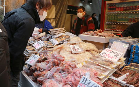 China hatte erst vor kurzem ein Embargo gegen einen Teil japanischer Meeresfrüchte aufgehoben. (Symbolbild)  - Foto: Koji Sasahara/AP/dpa