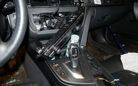 POL-RBK: Bergisch Gladbach - Infotainmentsystem aus BMW ausgebaut - Foto: presseportal.de