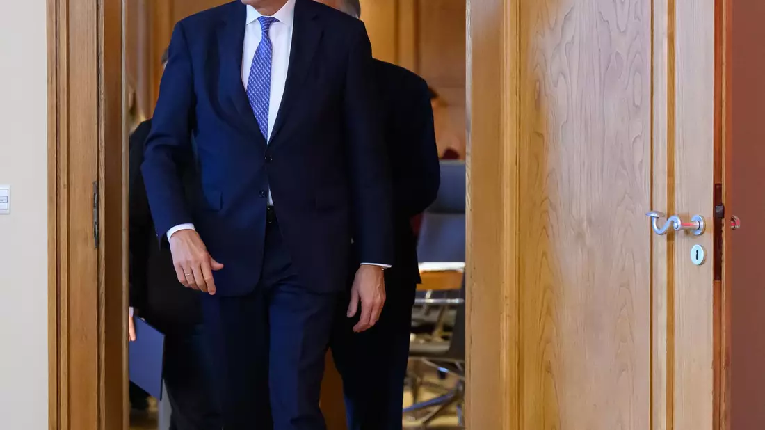Bundeskanzler Friedrich Merz muss wohl weiter mit wackligen Mehrheiten vorlieb nehmen. (Archivbild) - Bild: Robert Michael/dpa