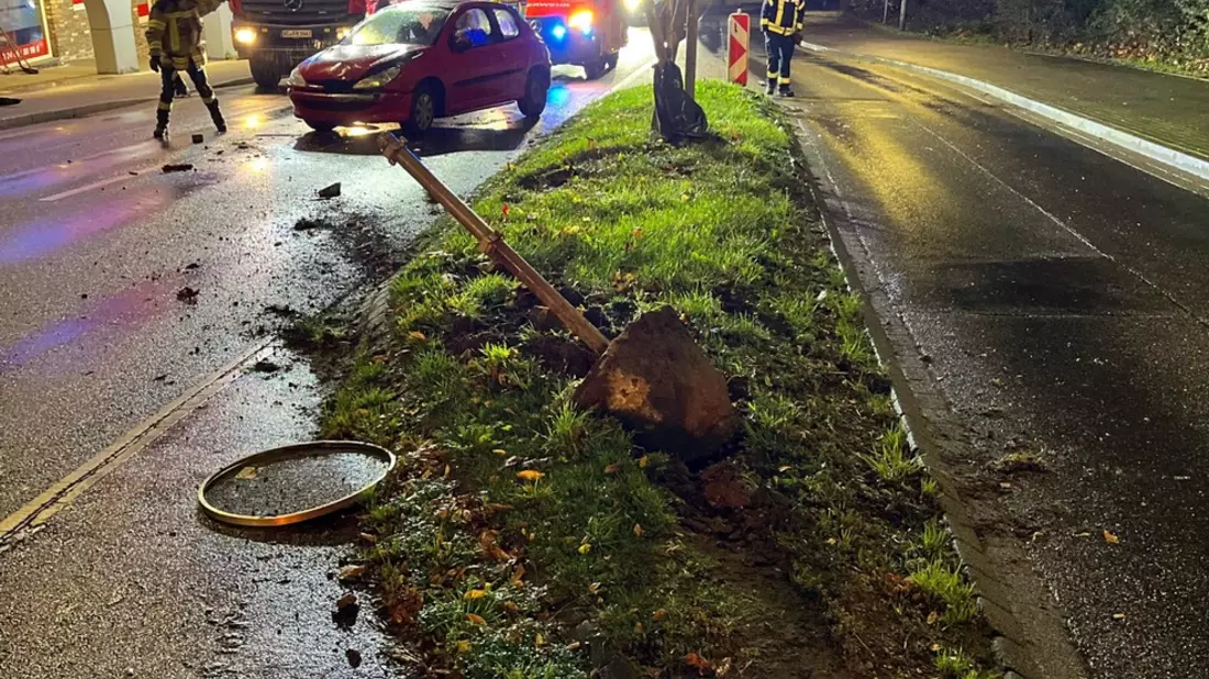 POL-AC: Verkehrsunfall im Nordkreis - Fahrzeug überschlägt sich - Bild: presseportal.de