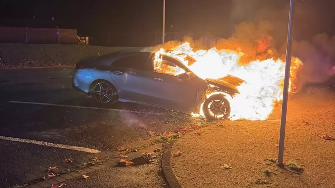 POL-AC: Auto brennt in Alsdorf - Kripo ermittelt wegen Brandstiftung - Bild: presseportal.de