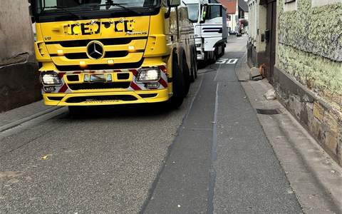 POL-PDLD: Klingenmünster - Verkehrsbehinderung durch Pannen-Lkw - Foto: presseportal.de