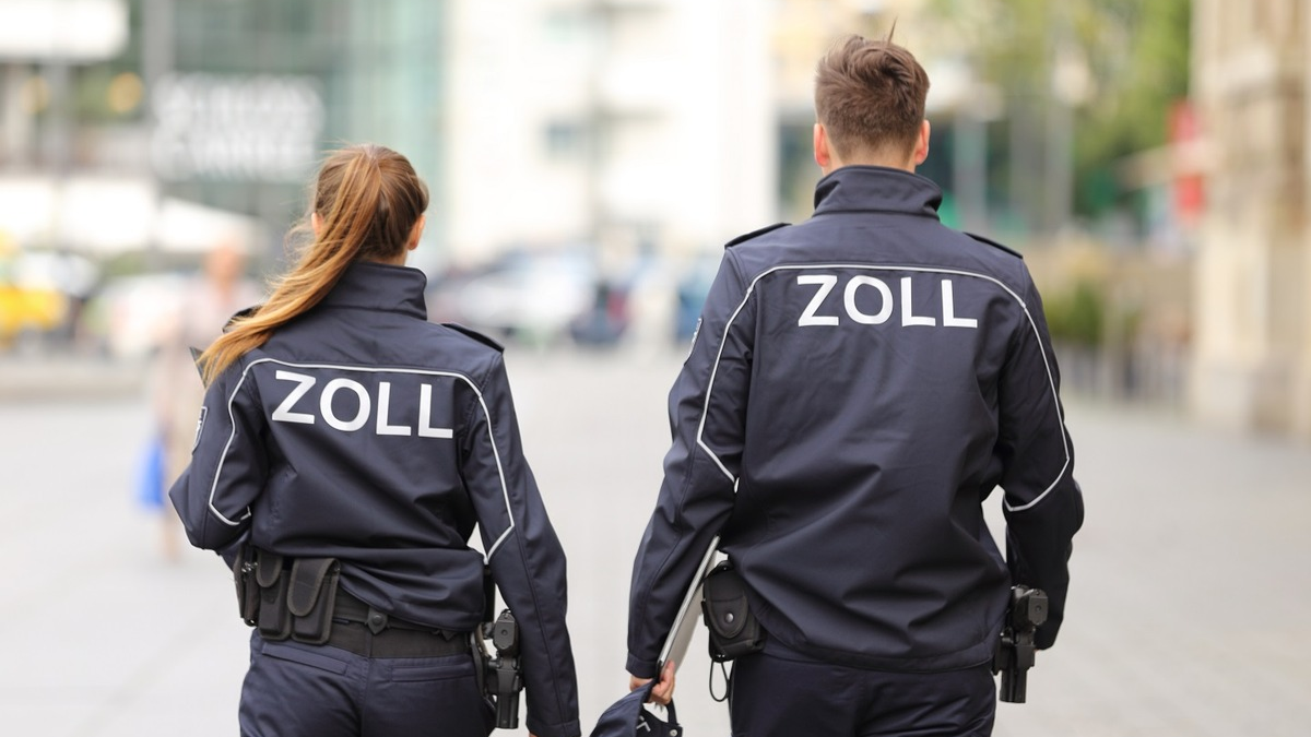 HZA-RO: Zoll verhindert Diebstahl geistigen Eigentums - tonnenschwere Baumaschine auf der Münchner Fachmesse 