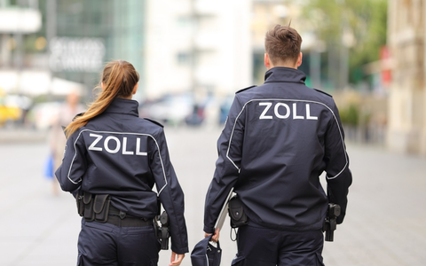 HZA-RO: Zoll verhindert Diebstahl geistigen Eigentums - tonnenschwere Baumaschine auf der Münchner Fachmesse BAUMA sichergestellt und teilweise vernichtet - Foto: presseportal.de