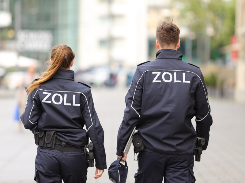 HZA-RO: Zoll verhindert Diebstahl geistigen Eigentums - tonnenschwere Baumaschine auf der MĂŒnchner Fachmesse BAUMA sichergestellt und teilweise vernichtet - Foto: presseportal.de