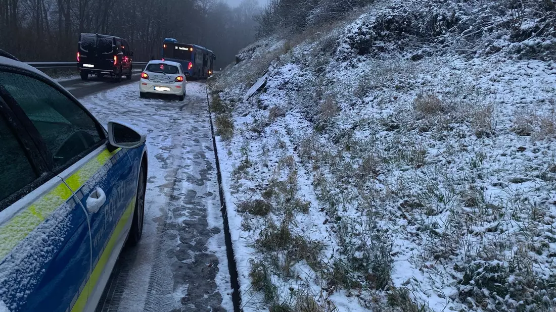 POL-PIKUS: Schulbus verunglückt im Schnee - Bild: presseportal.de