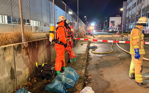 FW LK Esslingen: Gefahrgutunfall in Leinfelden-Echterdingen löst Feuerwehreinsatz aus. - Foto: presseportal.de