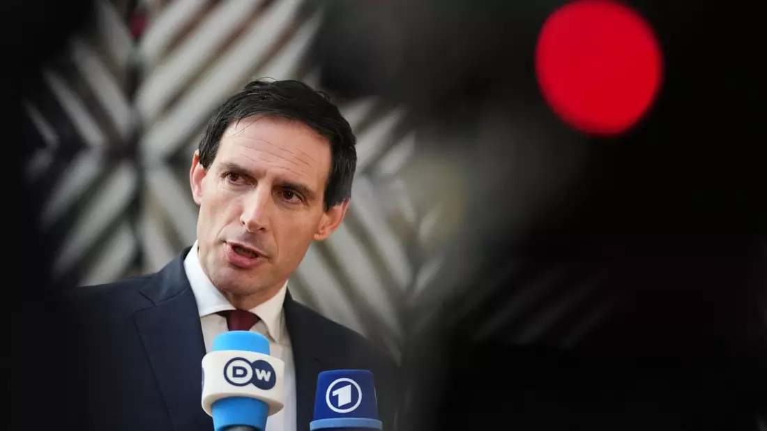 Hoekstra kündigt an, dass die EU auf dem Klimagipfel für mehr Ehrgeiz kämpfen will.  - Bild: Virginia Mayo/AP/dpa