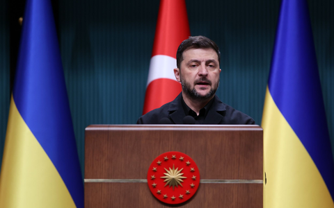 Selenskyj dankt der Türkei für ihre Vermittlerrolle, doch Hoffnungen setzt er auf US-Präsident Trump. - Foto: Yavuz Ozden/DIA Photo/AP/dpa