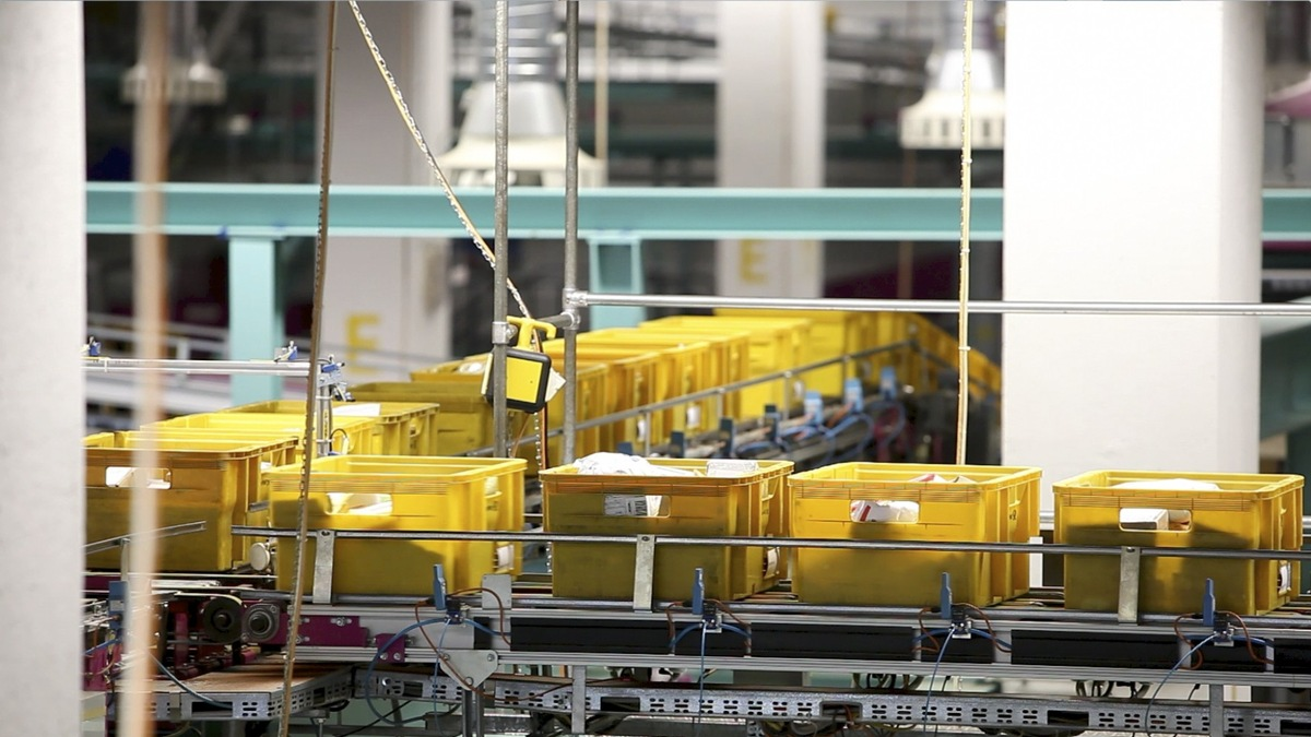 HZA-KI: Schnäppchen oder Stolperfalle? Der Zoll warnt vor Risiken beim Online-Shopping zu Weihnachten und 