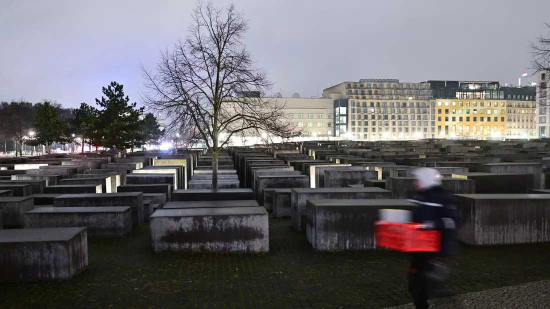 Die Tat ereignete sich am Holocaust-Mahnmal. - Bild: Sebastian Gollnow/dpa
