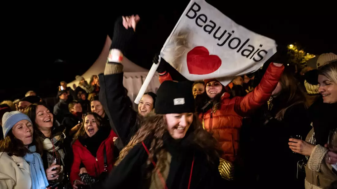 Der Weinkonsum in Frankreich sinkt, die Begeisterung für den Beaujolais aber ist ungebrochen. - Bild: Arnaud Finistre/AFP/dpa