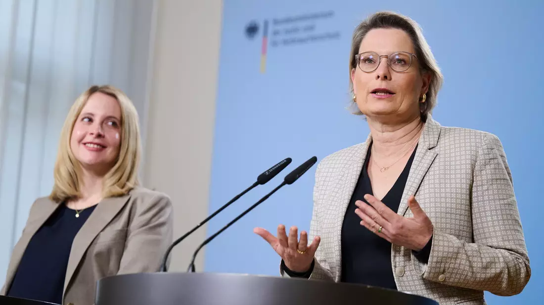 Der Gebäudetyp E soll für mehr Freiheit stehen Abweichungen von Baustandards ermöglichen. - Bild: Annette Riedl/dpa