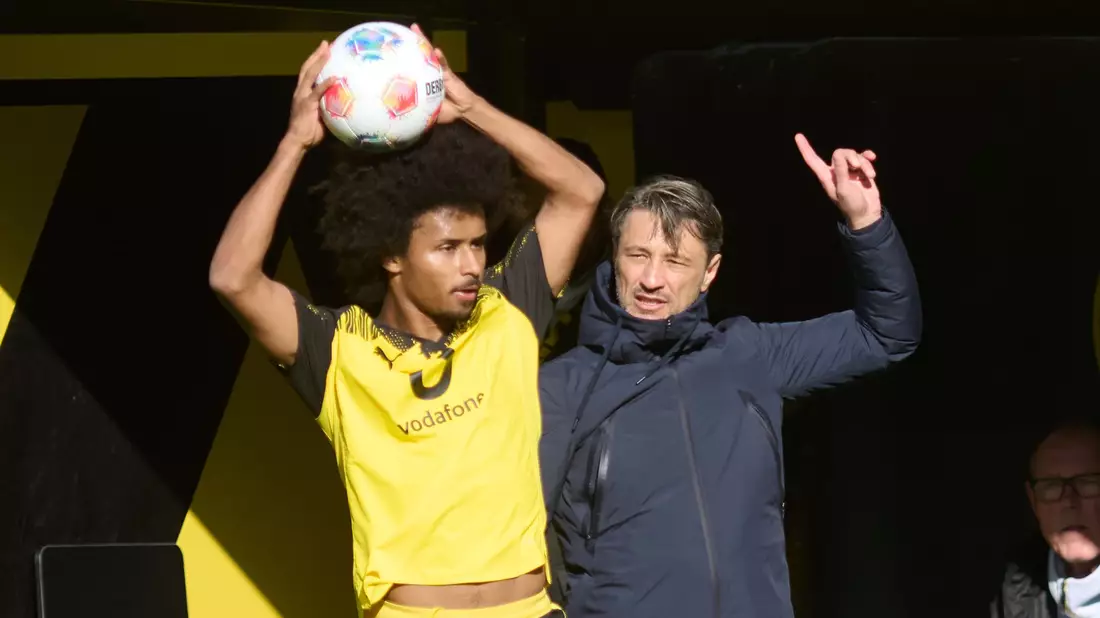 BVB-Coach Niko Kovac steht weiter hinter seinem Stürmer Karim Adeyemi. (Archivbild) - Bild: Bernd Thissen/dpa