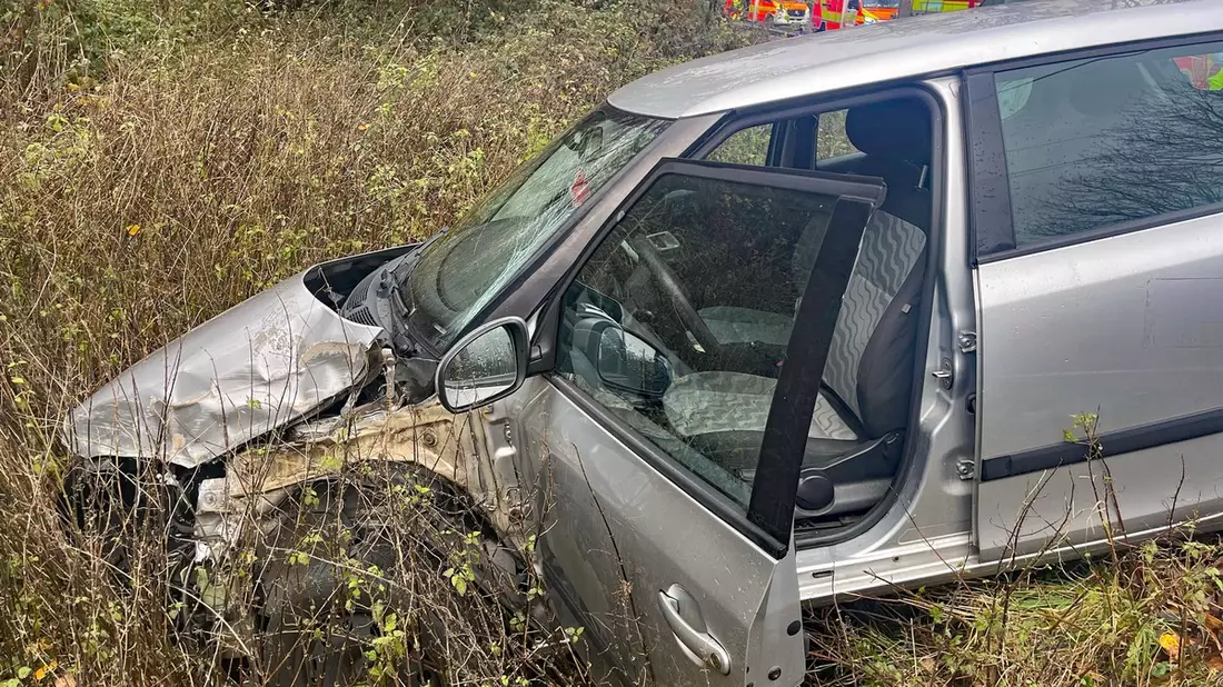 POL-ME: Auto von Zug erfasst: Glück im Unglück für Unfallbeteiligte - Velbert - 2511085 - Bild: presseportal.de