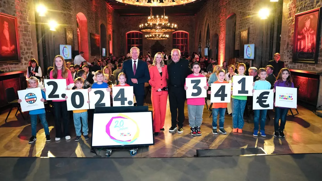 BRAWO GROUP übergibt 2.024.341 Euro Spende beim 30. RTL-Spendenmarathon - Bild: presseportal.de