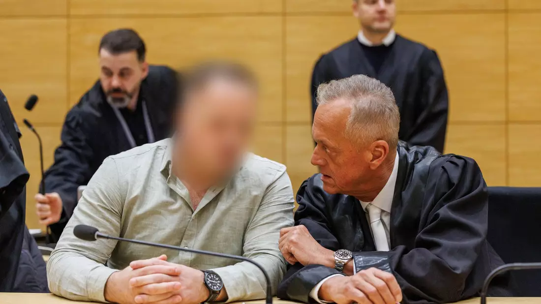 Für einen versuchten Rachemord ist ein 41-Jähriger zu lebenslanger Haft verurteilt worden.  - Bild: Friso Gentsch/dpa