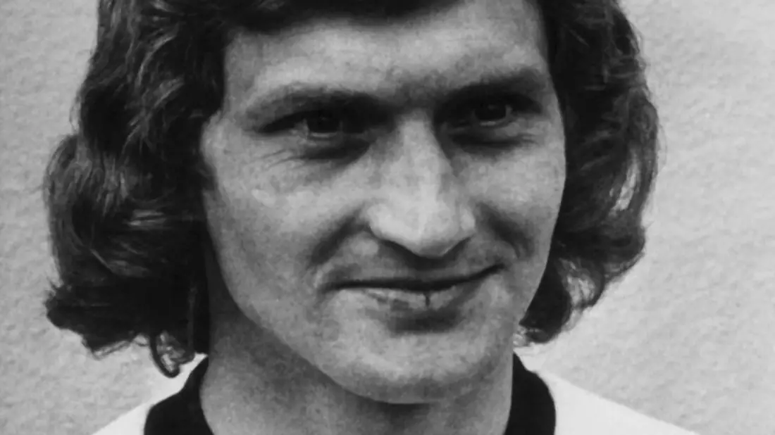 Fortuna Düsseldorf und Bayer Leverkusen trauern um Dieter Herzog. (Archivbild) - Bild: -/dpa