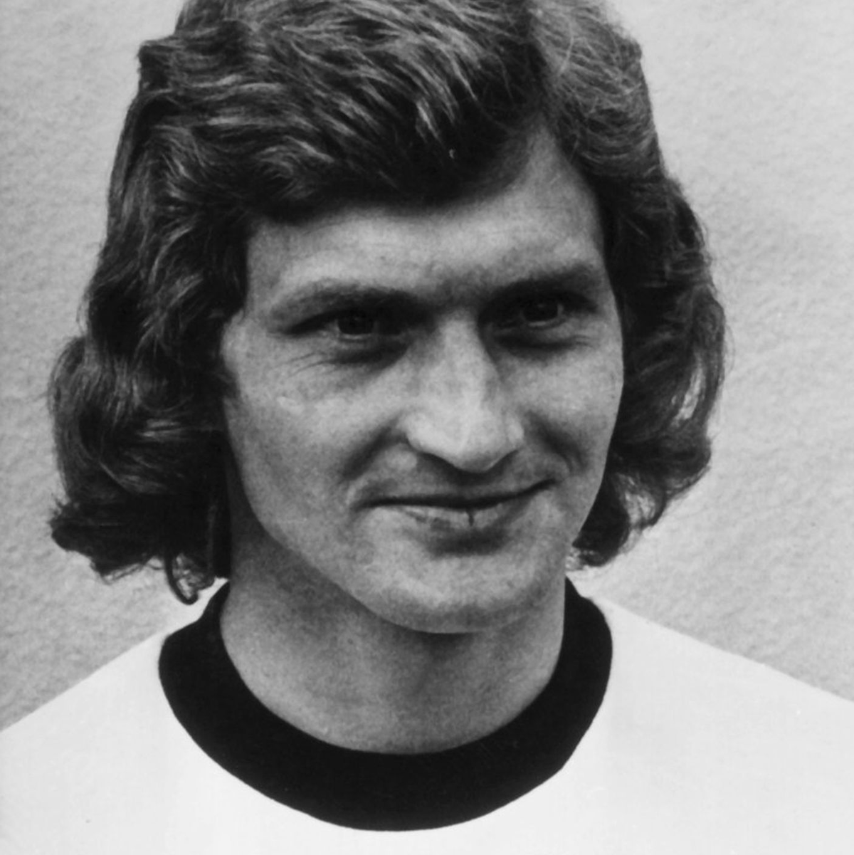 Fortuna Düsseldorf und Bayer Leverkusen trauern um Dieter Herzog. (Archivbild) - Foto: -/dpa