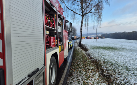 FW-AR: Verkehrsunfall zwischen PKW und besetztem Großraumtaxi - Foto: presseportal.de