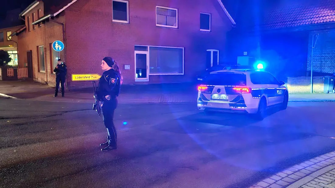 Das SEK nahm den mutmaßlichen Schützen fest. - Bild: -/dpa