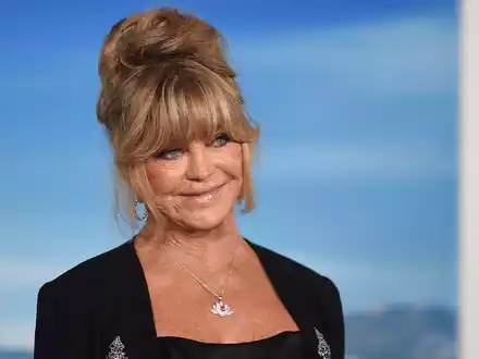 Goldie Hawn hält sich mit Trampolinspringen fit. (Archivbild)  - Foto: Richard Shotwell/Invision/AP/dpa