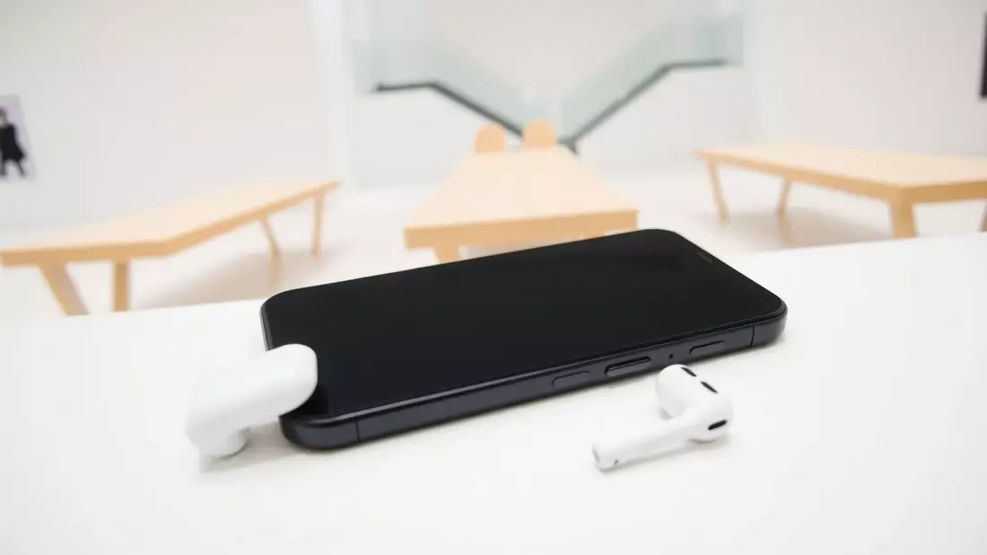 iOS 26.2: Apple öffnet AirDrop und wagt sich an Siri-Alternative - Bild: über boerse-global.de