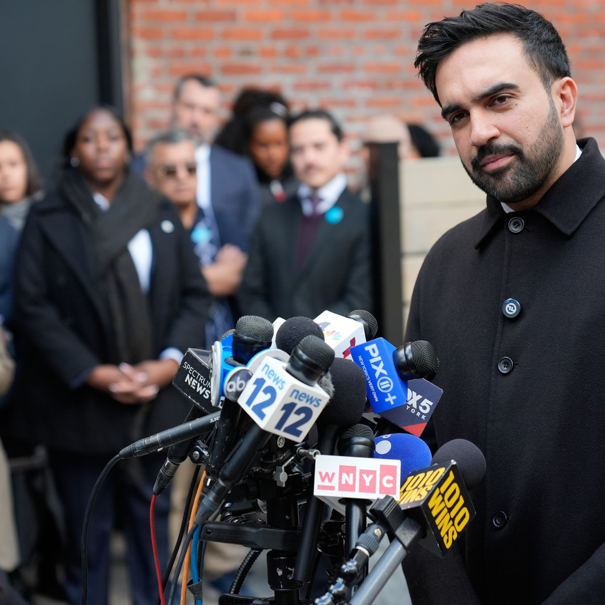 Zwischen Wahlsieg und Amtsantritt dürfte Mamdani es tunlichst vermeiden wollen, in Konflikte hineingezogen zu werden. (Archivbild) - Foto: Seth Wenig/AP/dpa