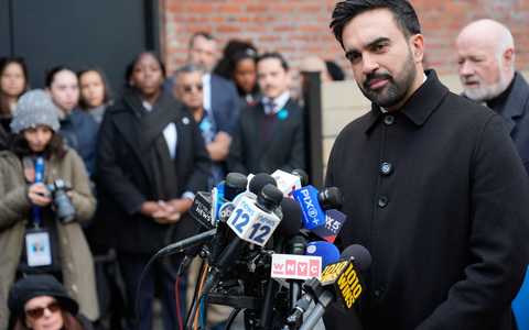 Zwischen Wahlsieg und Amtsantritt dürfte Mamdani es tunlichst vermeiden wollen, in Konflikte hineingezogen zu werden. (Archivbild) - Foto: Seth Wenig/AP/dpa