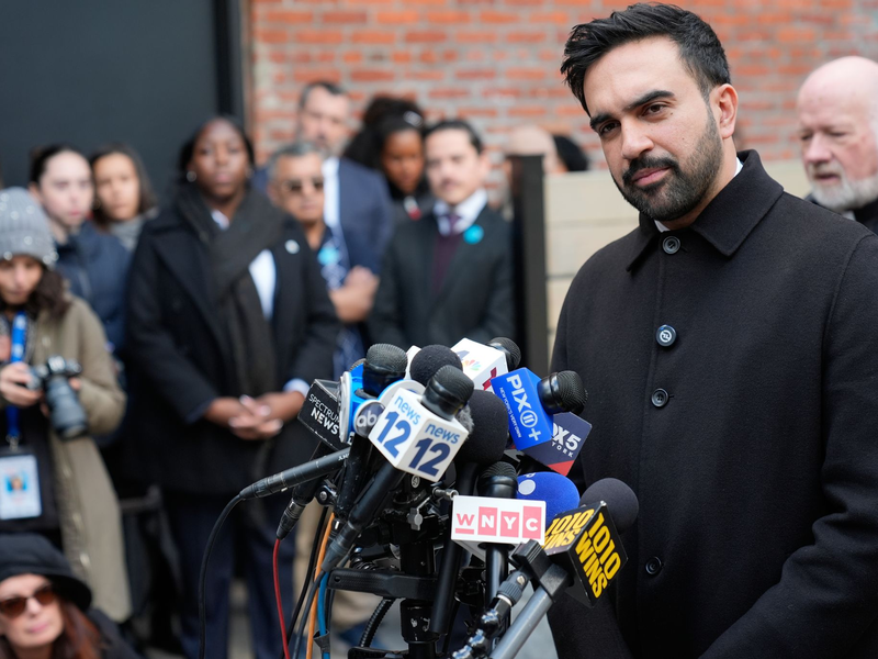 Zwischen Wahlsieg und Amtsantritt dürfte Mamdani es tunlichst vermeiden wollen, in Konflikte hineingezogen zu werden. (Archivbild) - Foto: Seth Wenig/AP/dpa
