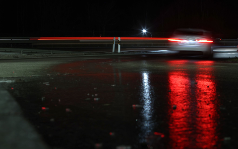 Fünf Fahrzeuge sind auf der A20 durch die glatte Straße verunfallt. (Symbolbild) - Foto: Karl-Josef Hildenbrand/dpa
