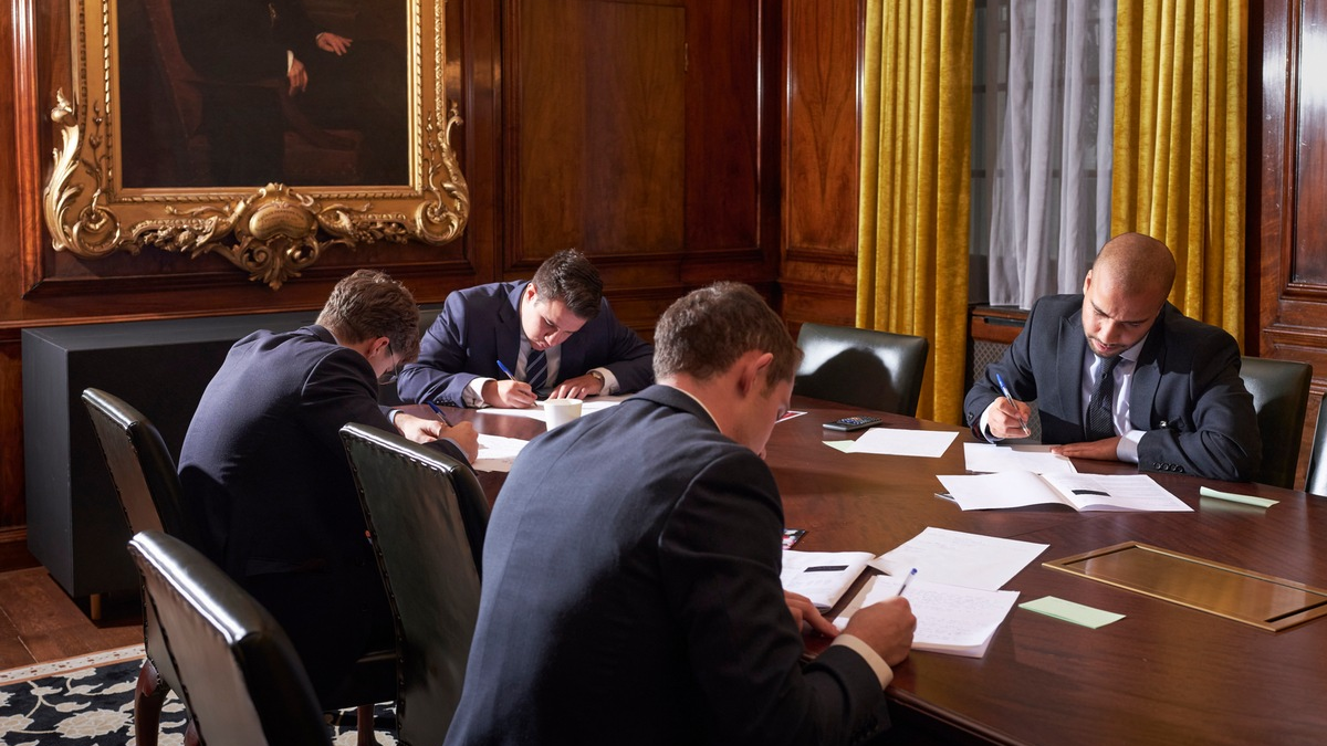 Blicke auf Bewerbungsgespräche / Neue Fotoausstellung in der DASA - Foto: presseportal.de