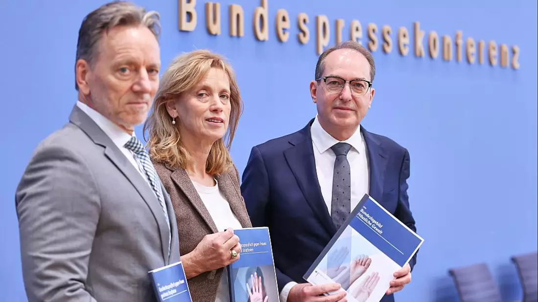 Vorstellung der Bundeslagebilder Häusliche Gewalt 2024 und Geschlechtsspezifisch gegen Frauen gerichtete Straftaten 2024 am 21.11.2025 - Bild: über dts Nachrichtenagentur