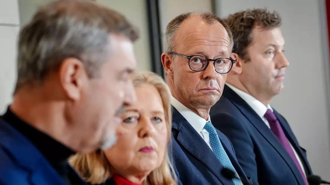 Auch die ältere Generation sieht die Rentenpolitik der Bundesregierung kritisch. (Archivbild) - Bild: Kay Nietfeld/dpa